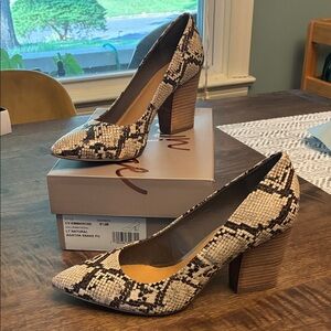 Crown Vintage Snake Print Heels Sz 9.5